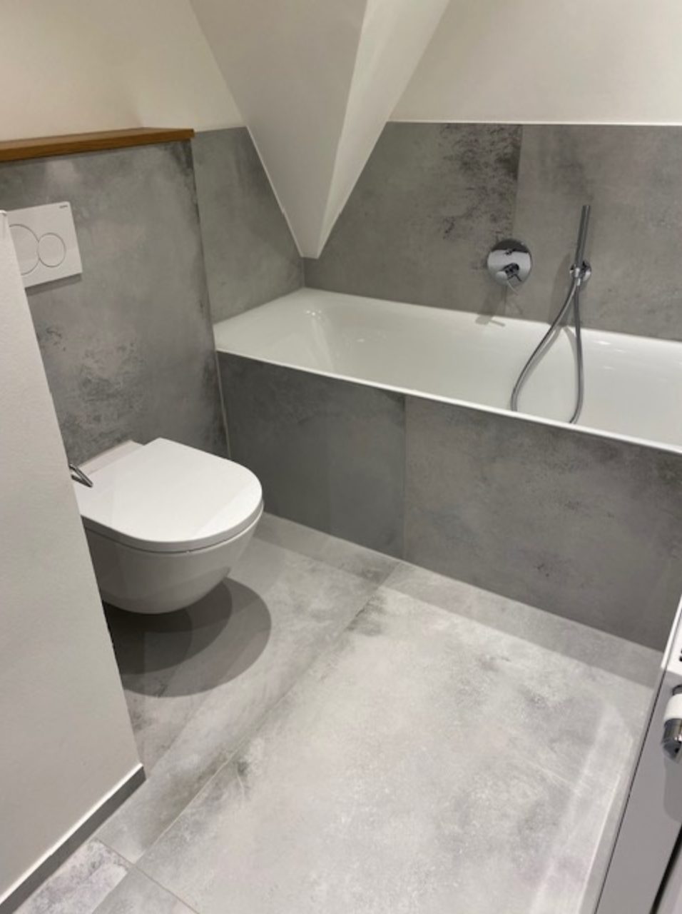Badezimmer: Dachgeschoss, Betonoptik