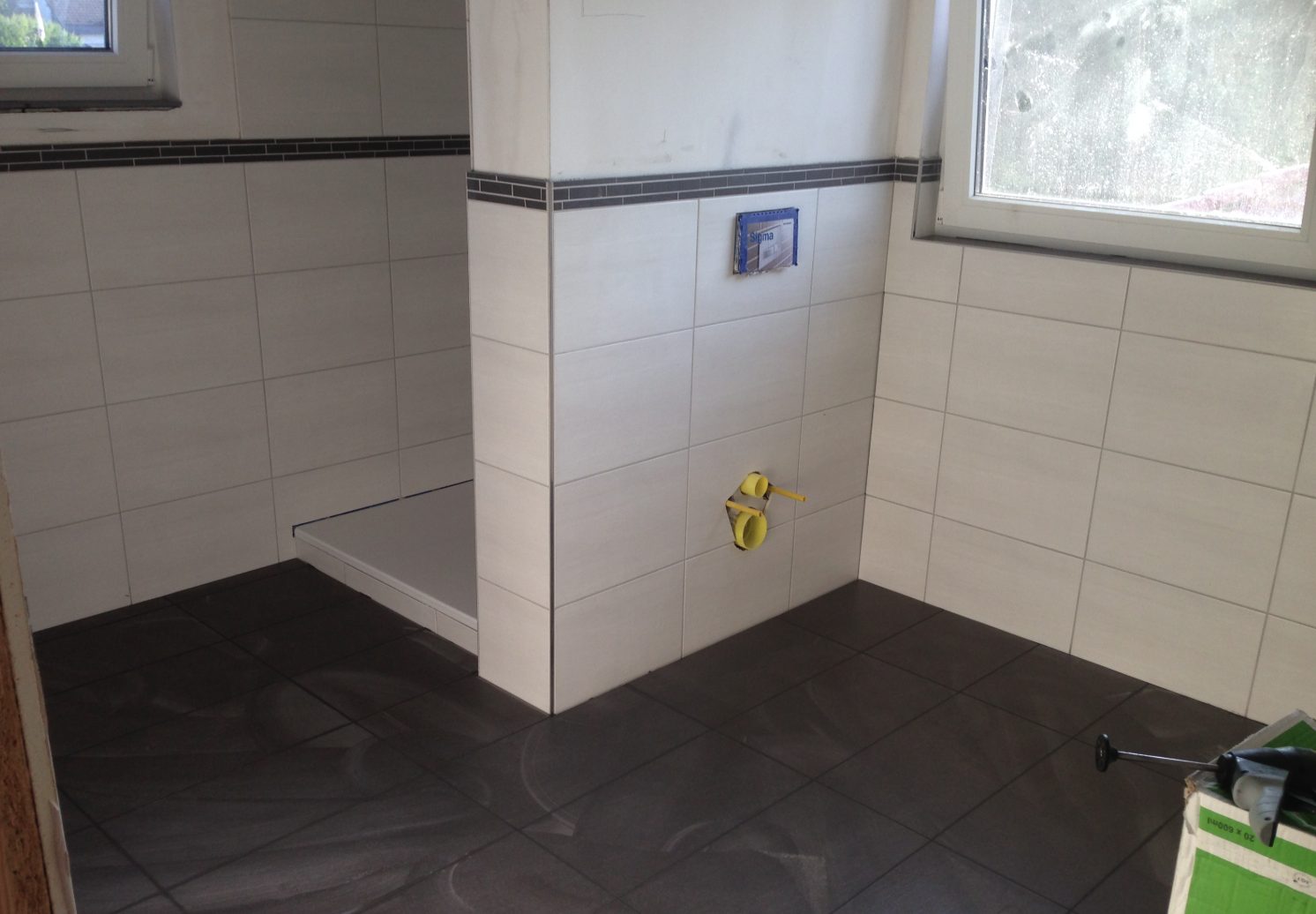 Badezimmer: Wandplatten mit Bordüre