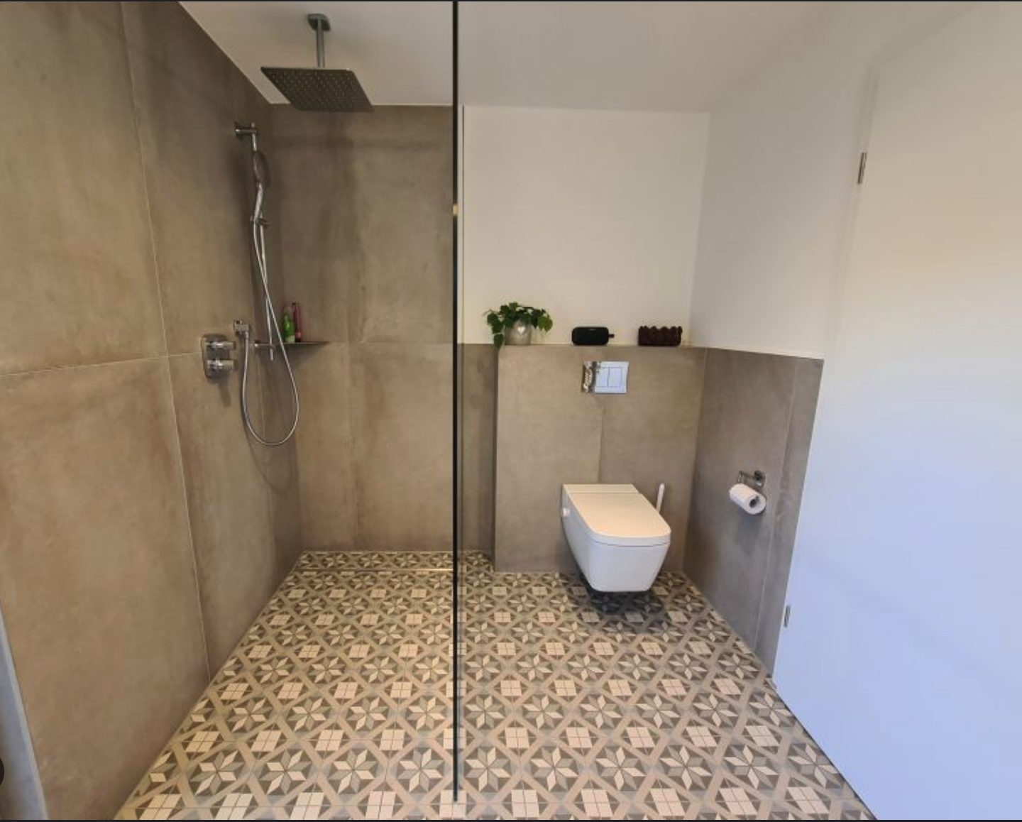 Dusche: Glaswand, Ornament-Boden