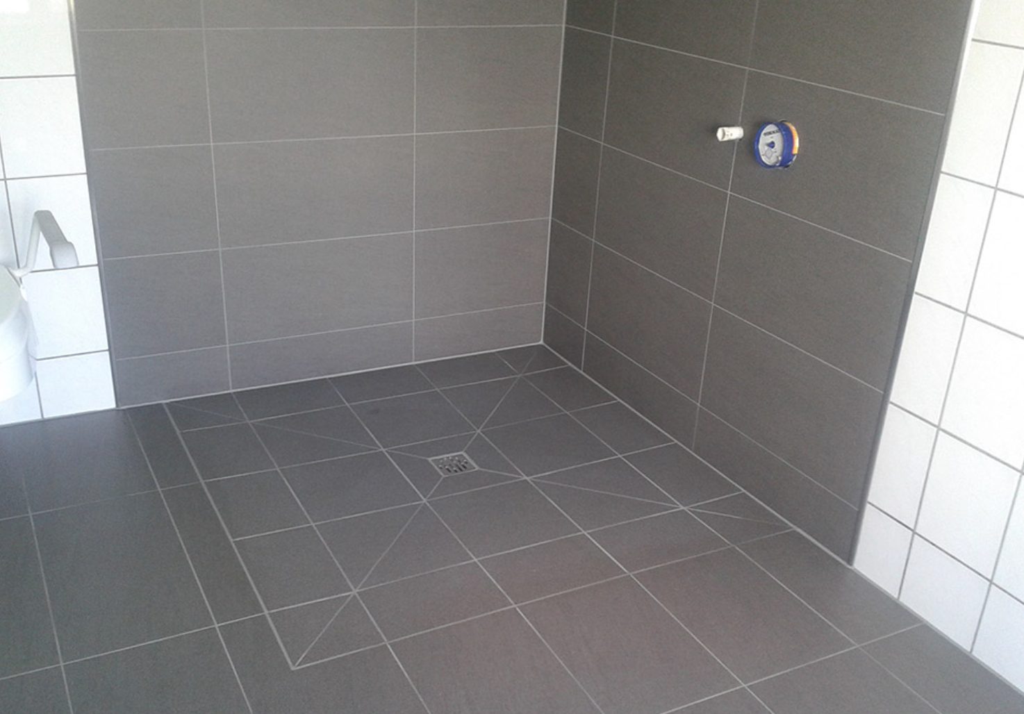 Dusche: bodeneben, Punktablauf